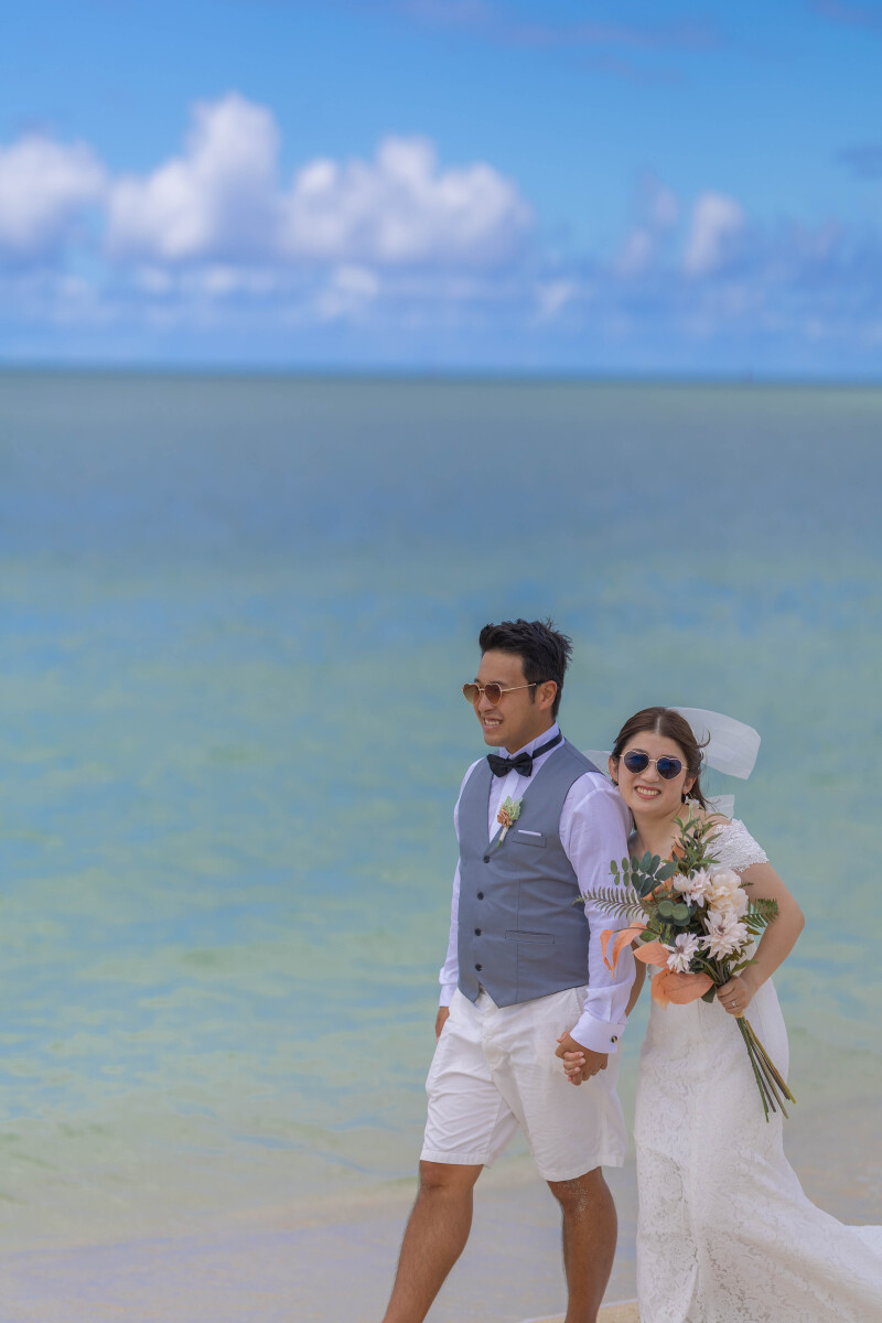 海辺を歩く幸せの散歩道