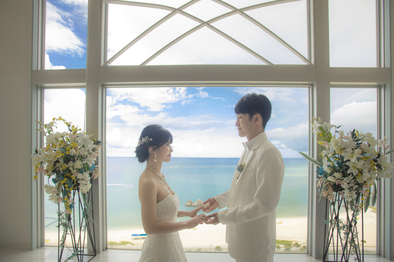 海を望むセレモニーシーン