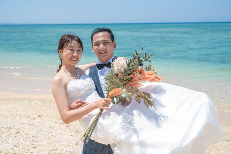 青い海と笑顔に包まれて