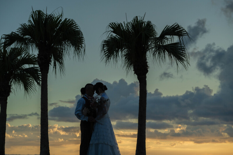サンセットに溶け込むシルエット
