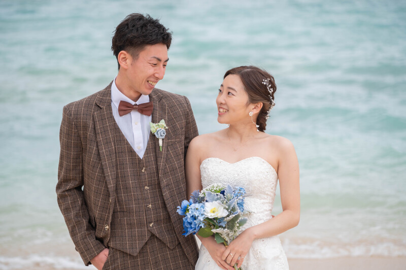 視線を交わす、海辺のプロローグ