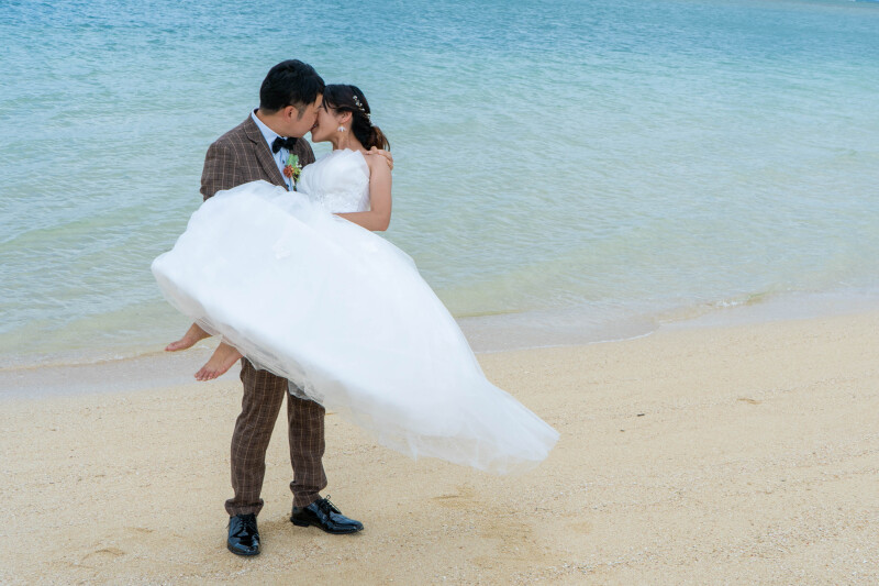 抱き上げキスのドラマティックシーン