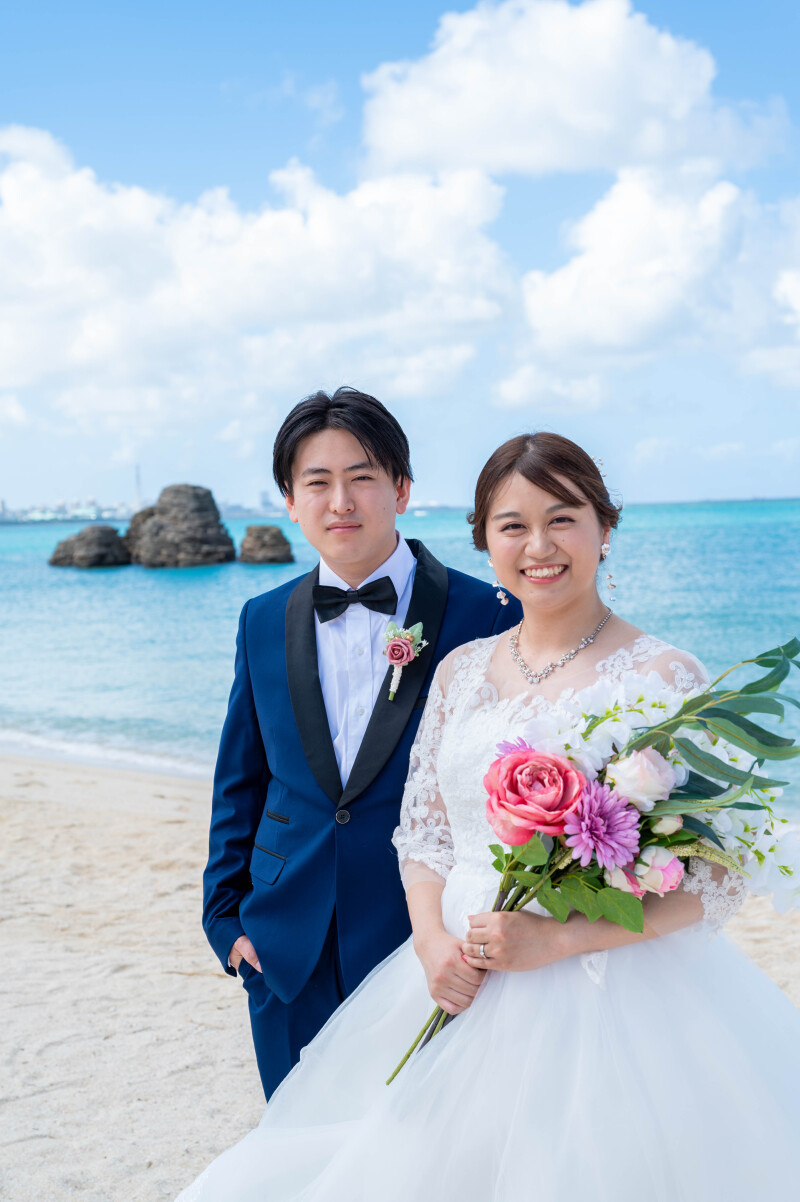 海を背に並ぶ、はじまりのポートレート