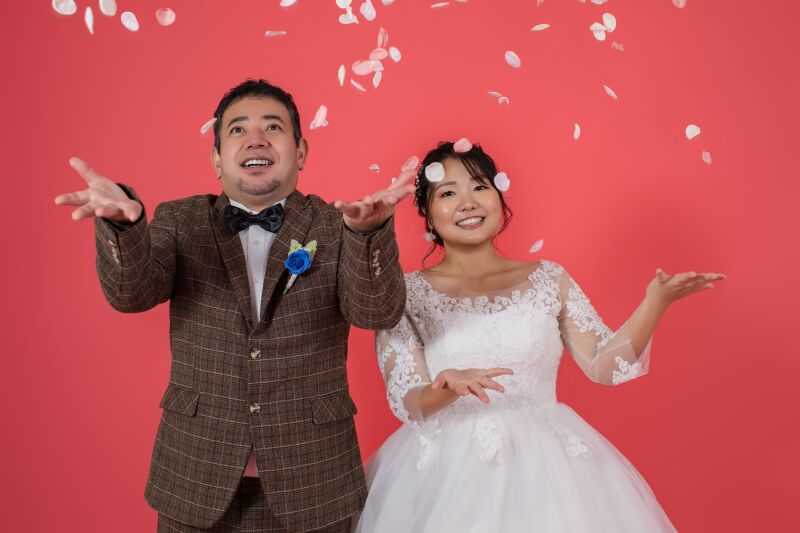 花びら舞う、祝福のひととき