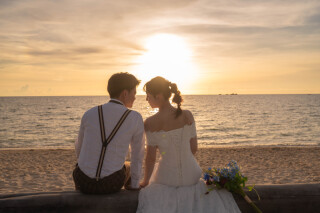沖縄サンセットに包まれて、ふたりの一日