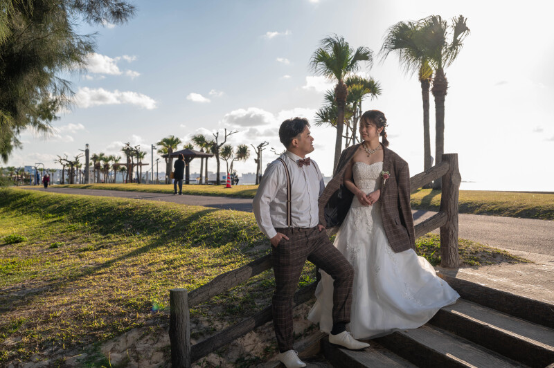 夕暮れの公園で語らう時間