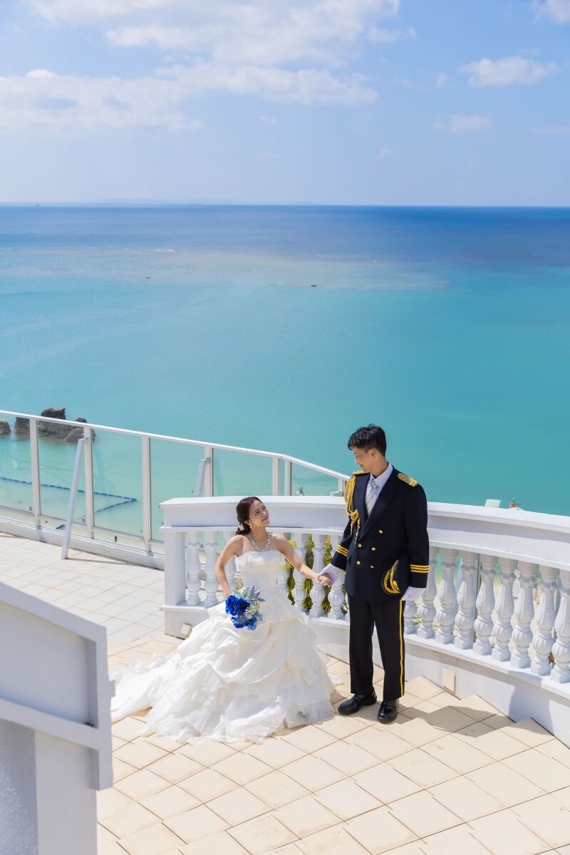 海を見渡せるテラスで爽やかに