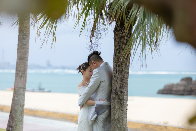 木陰で重なる、ふたりの鼓動