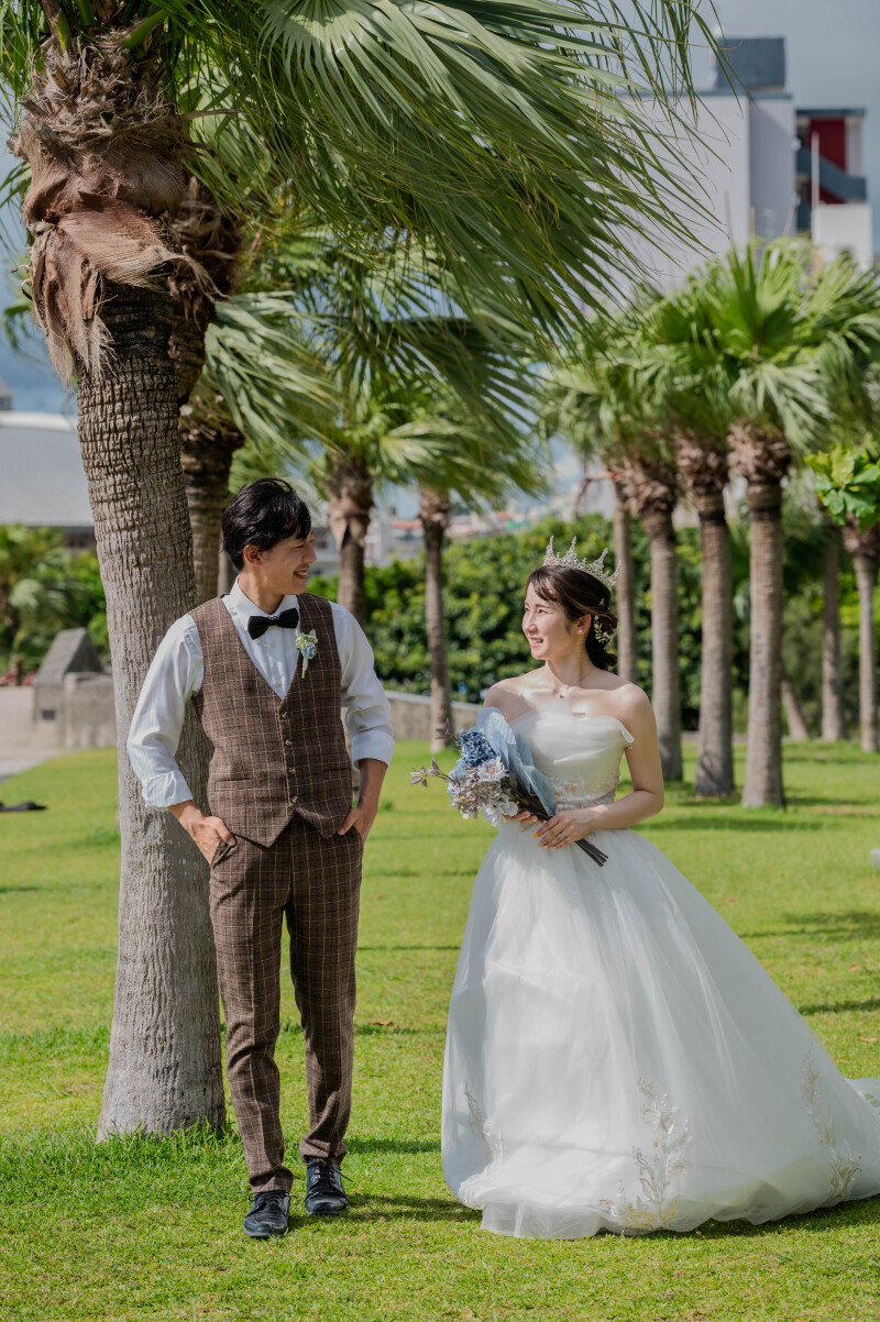 ヤシの木の下で、いつものふたり