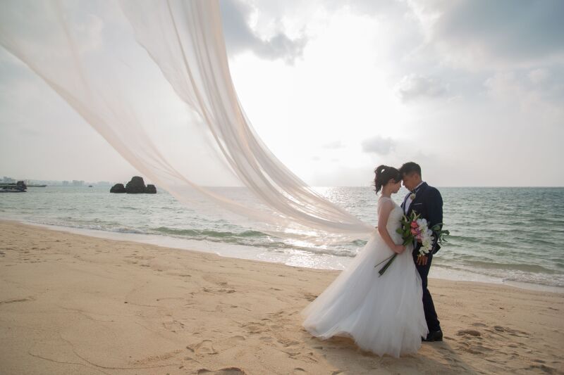 風になびくベール