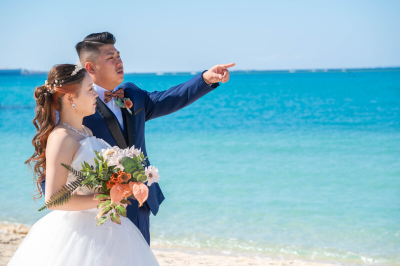 海を指さして語らう時間