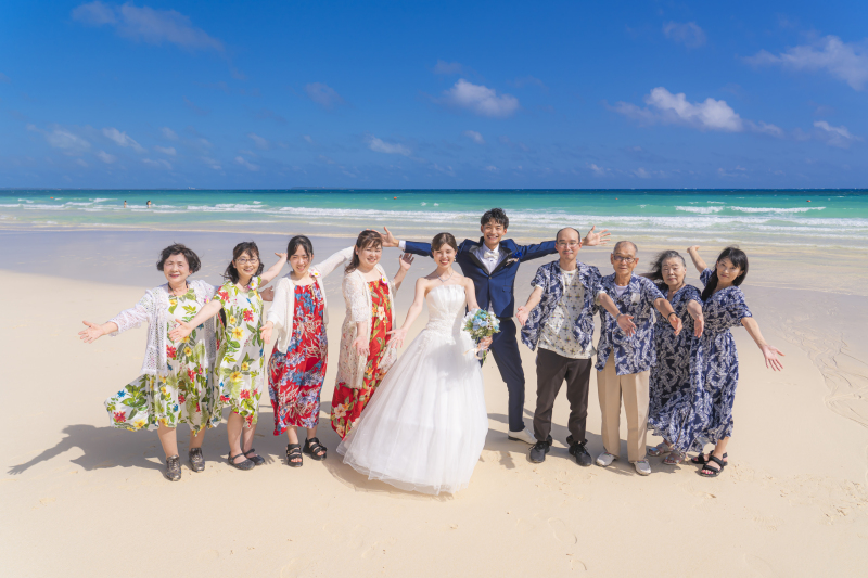 沖縄ウェディングフォト 北谷店_家族・友人を撮影に呼べる