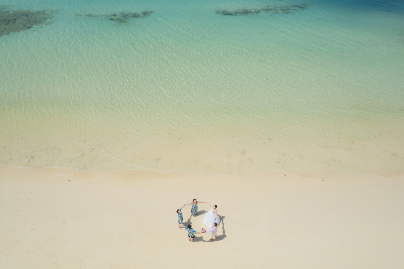 沖縄ウェディングフォト 北谷店_家族・友人を撮影に呼べる