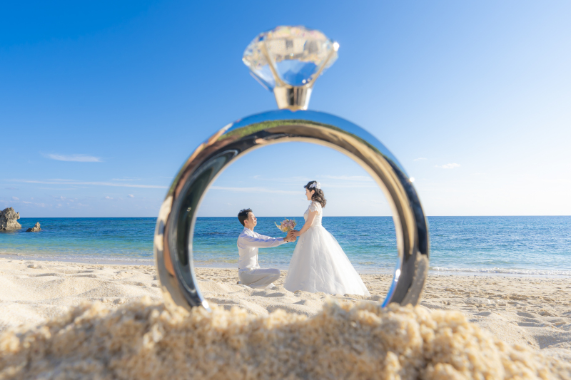 ビーチ撮影は小道具で、ふたりの写真が一層映えます!