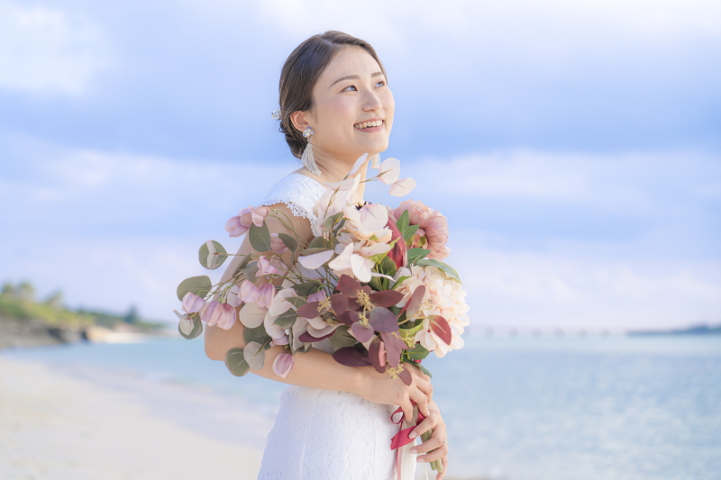 沖縄ウェディングフォト 北谷店_ウエディングドレスが豊富