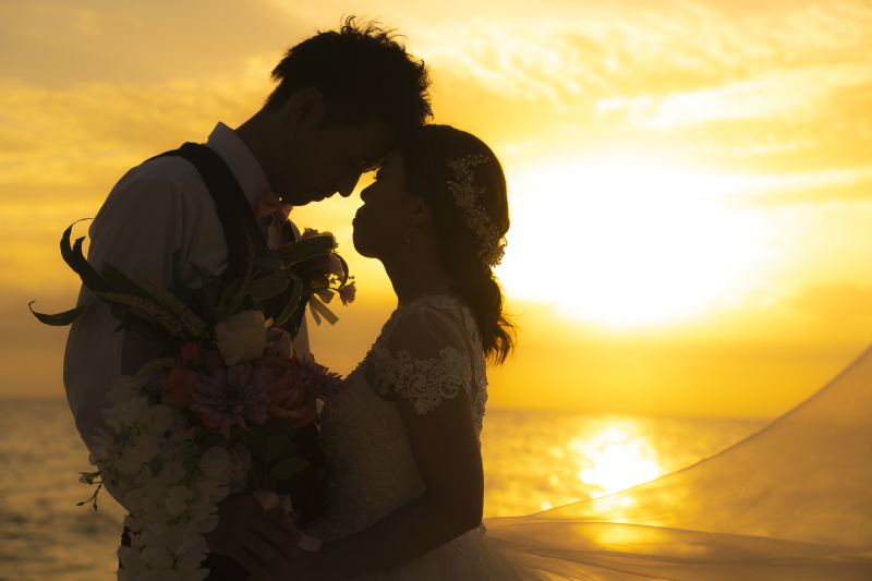 感動的なサンセットの背景で、よりダイナミックな写真