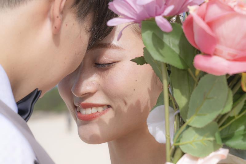 二人だけのプライベートな空間ビーチ挙式で素敵な体験