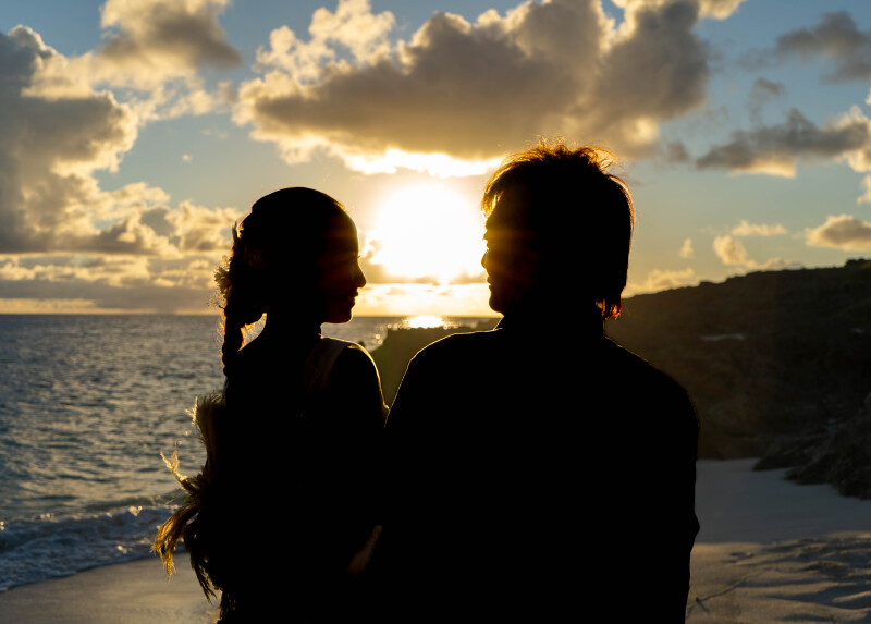 水平線に沈むサンセットとともに