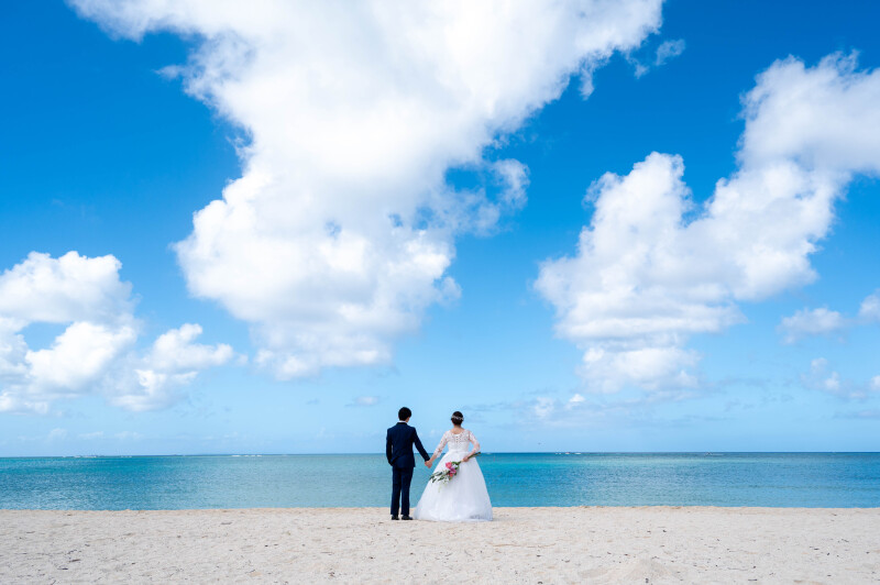 29【アルバム付き2ロケーションプランビーチフォト+ドローン撮影、】200カット納品、基本セット込み,ドレス&プロヘアメイク付!