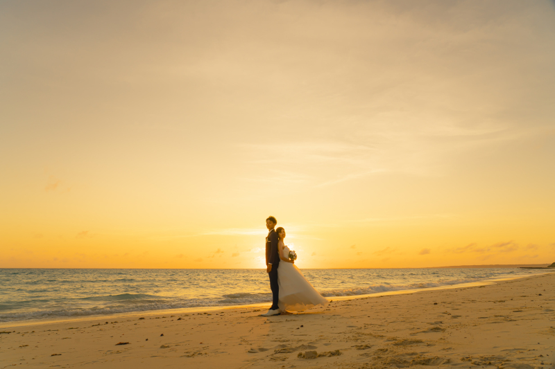 11【残波岬サンセット撮影】100カットプラン&基本セット込みドレス&プロヘアメイク付,土日祝追加料金不要でいつでも同じ安心料金