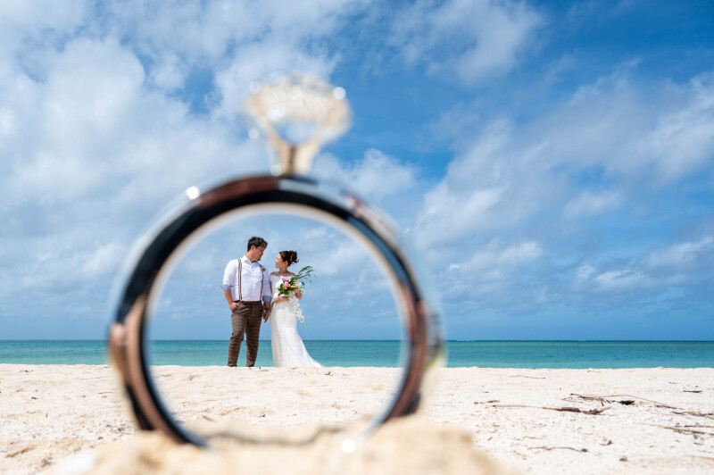 28【アルバム付き2ロケーションフォトプラン【ビーチ+1ロケーション】200カット&基本セット込みドレス&プロヘアメイク付おとく