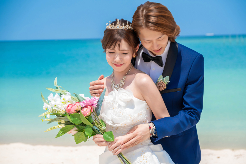 1【撮影日限定】【ビーチ撮影】ビーチ&グリーン撮影100カットプラン&基本セット込みドレス&プロヘアメイク付【追加料金なしで安心