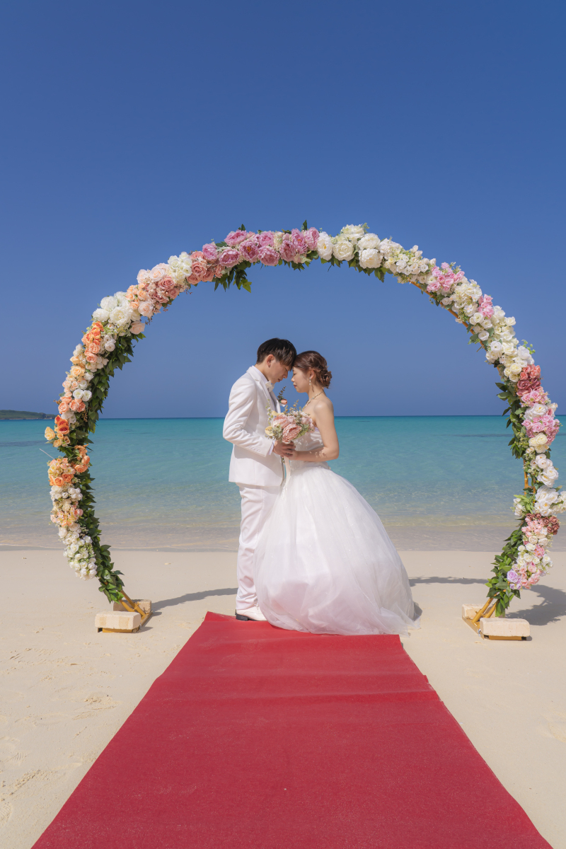 30【お二人だけのビーチ挙式プラン】【挙式+ビーチフォト】150カット納品 基本セット込み,ドレス&プロヘアメイク付【ビーチ挙式