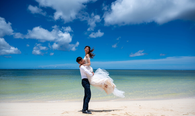 3【動画付きプラン】【ビーチフォト+ドローン撮影+動画撮影、120カット納品、基本セット込み,ドレス&プロヘアメイク付