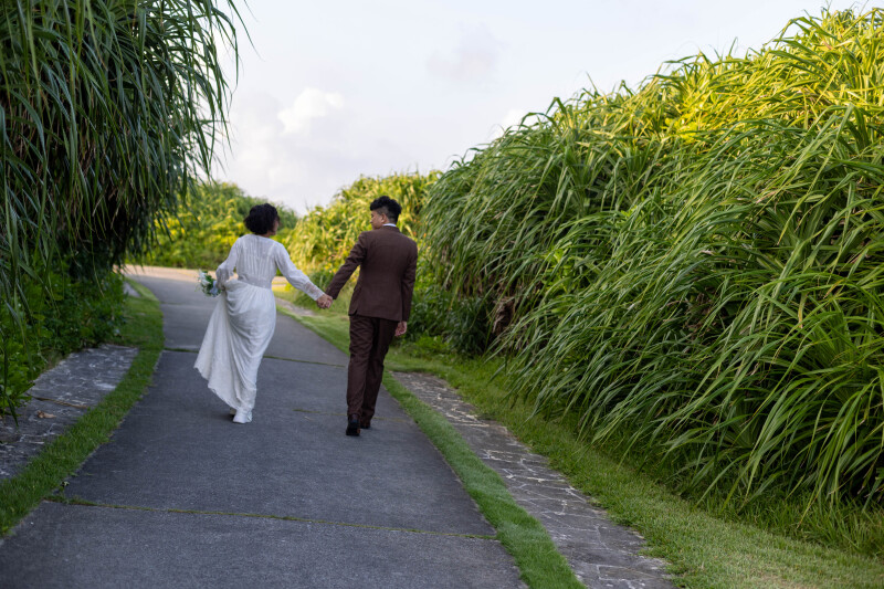 23【残波岬撮影】120カットプラン&基本セット込みドレス&プロヘアメイク付【土日祝などの曜日の追加料金不要でいつでも同じ料金】