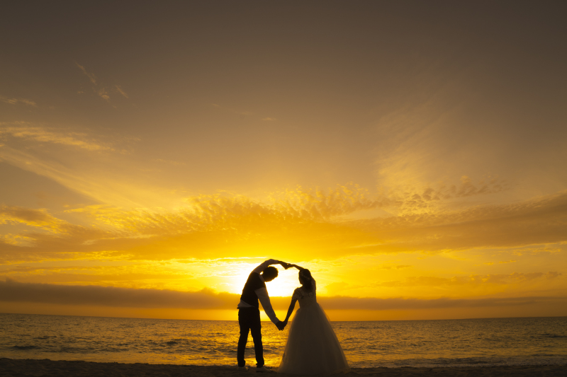 11【残波岬サンセット撮影】100カットプラン&基本セット込みドレス&プロヘアメイク付,土日祝追加料金不要でいつでも同じ安心料金