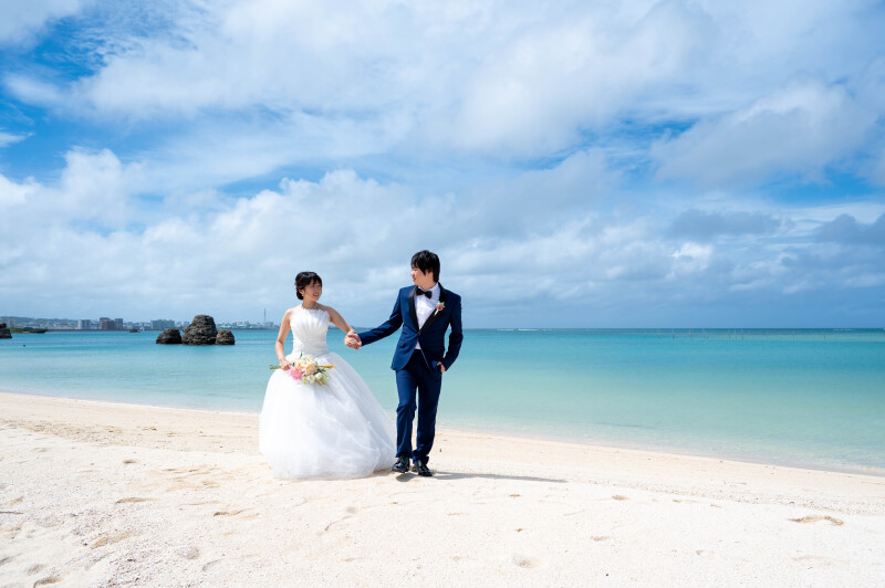 2(沖縄本島)【フォト+動画撮影、120カット納品、基本セット込み,ドレス&プロヘアメイク付土日祝追加料金不要でいつでも同じ料金