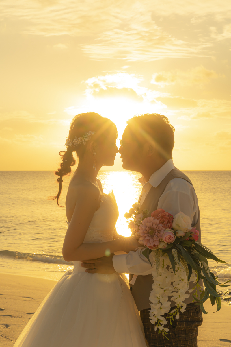 11【残波岬サンセット撮影】100カットプラン&基本セット込みドレス&プロヘアメイク付,土日祝追加料金不要でいつでも同じ安心料金