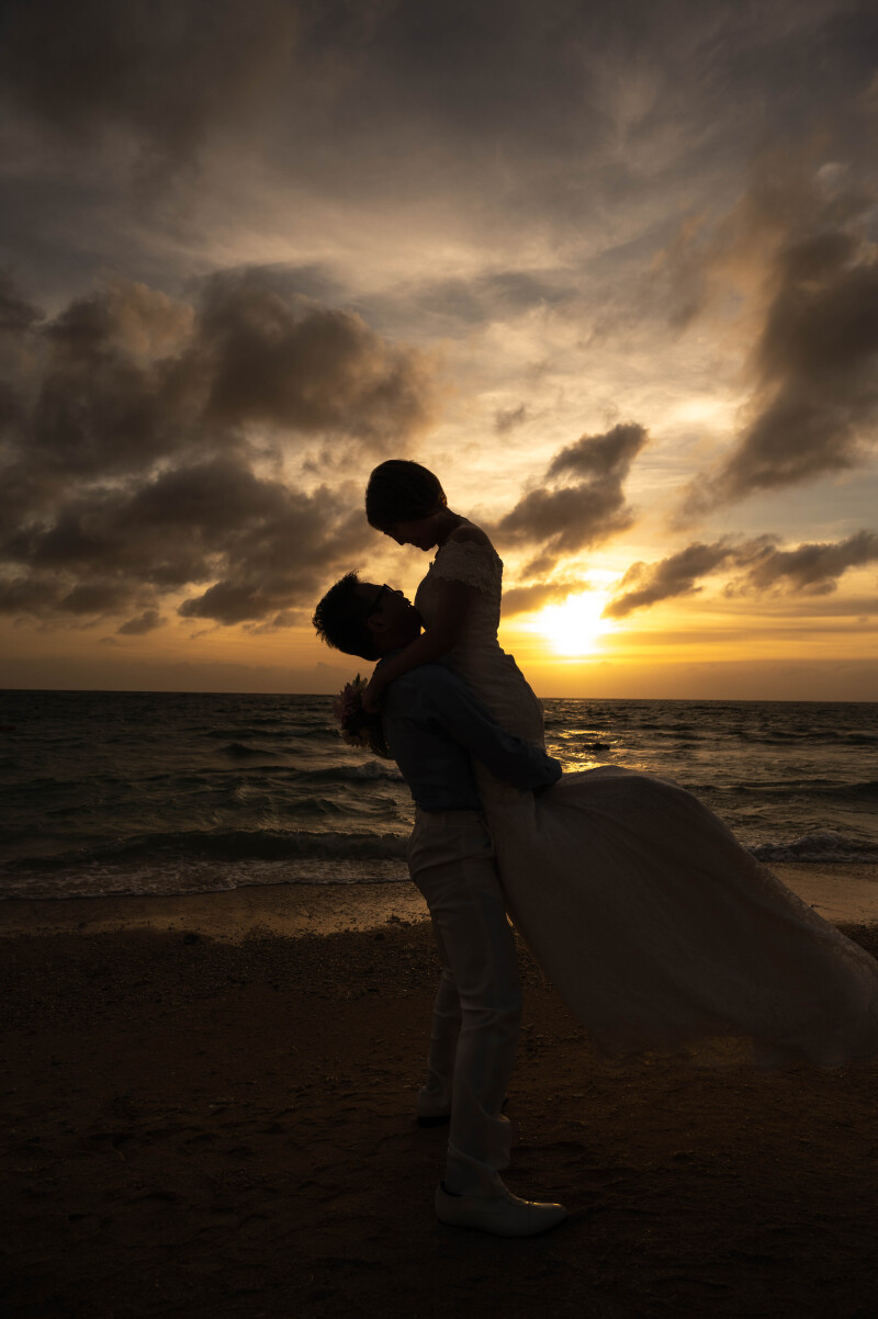 10【ビーチ撮影+サンセット撮影】200カットプラン&基本セット込みドレス&プロヘアメイク、土日祝追加料金不要でいつでも同じ料金
