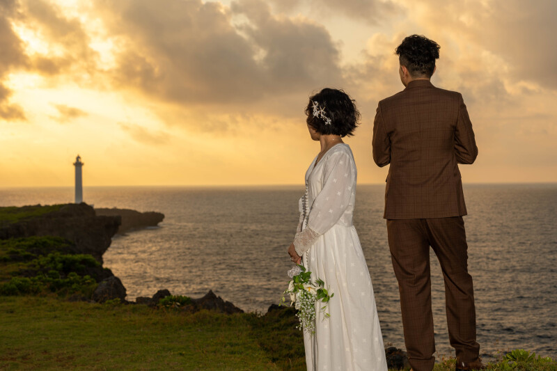 11【残波岬サンセット撮影】100カットプラン&基本セット込みドレス&プロヘアメイク付,土日祝追加料金不要でいつでも同じ安心料金