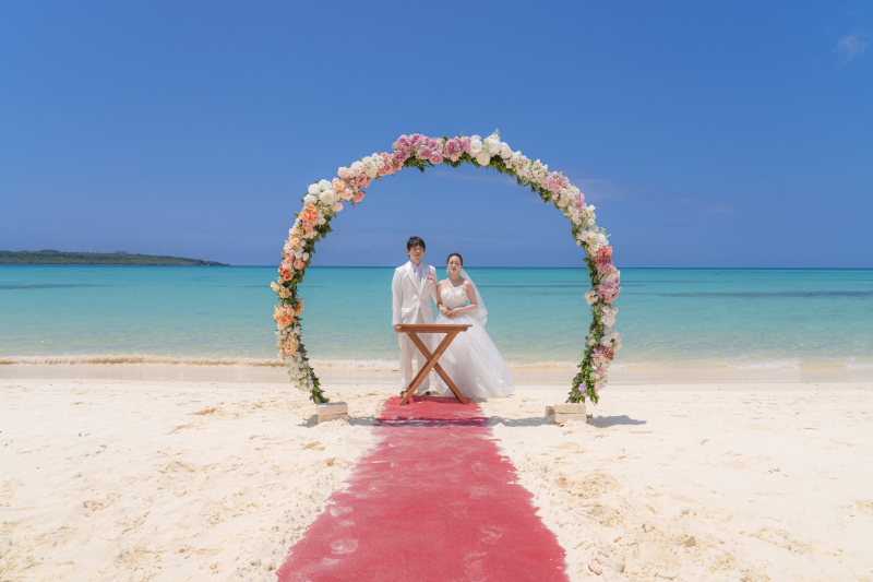 30【お二人だけのビーチ挙式プラン】【挙式+ビーチフォト】150カット納品 基本セット込み,ドレス&プロヘアメイク付【ビーチ挙式