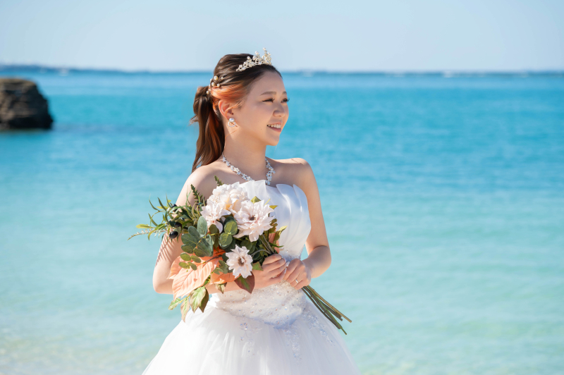 1【撮影日限定】【ビーチ撮影】ビーチ&グリーン撮影100カットプラン&基本セット込みドレス&プロヘアメイク付【追加料金なしで安心