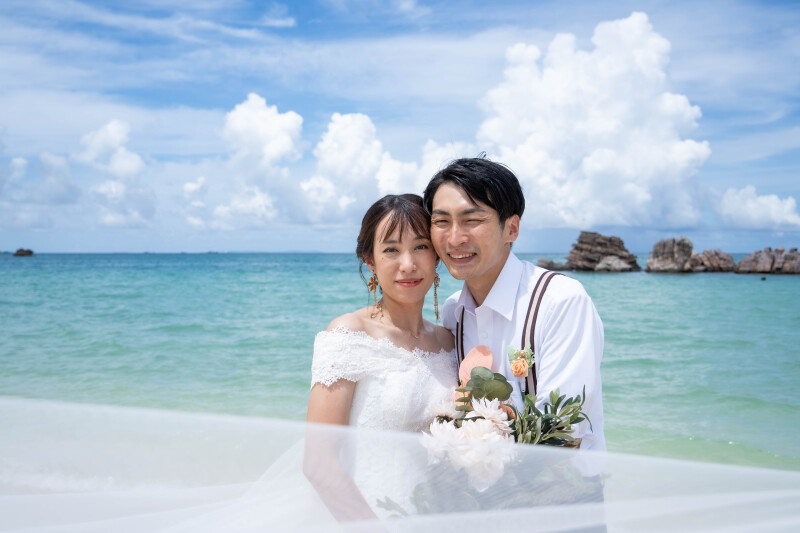 28【アルバム付き2ロケーションフォトプラン【ビーチ+1ロケーション】200カット&基本セット込みドレス&プロヘアメイク付おとく