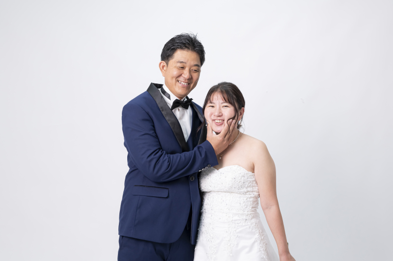 14【スタジオ撮影】外人住宅を改装したスタジオ撮影30カットプラン&基本セット込みドレス&プロヘアメイク付土日祝追加料金不要同じ