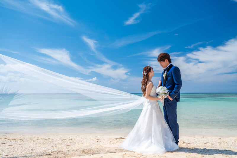 9(読谷村満喫)【動画プラン】【3箇所撮影】【サンセット】読谷村満喫プランロケ地3箇所&ドレス&プロヘアメイク付【オトクで安心】