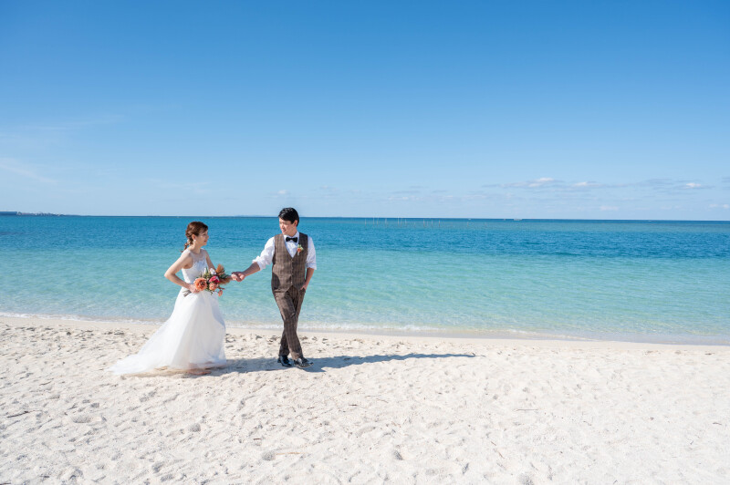 15【スタジオ撮影+ビーチフォト】外人住宅を改装したスタジオ撮影150カットプラン&基本セット込みドレス&プロヘアメイク付プラン