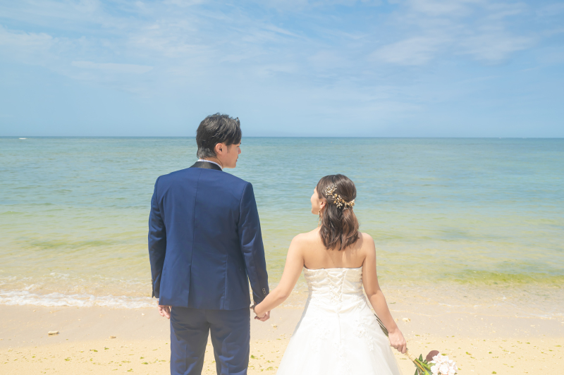 26【アルバム付きプラン】(沖縄本島)【ビーチフォト+ドローン撮影、120カット納品、基本セット込み,ドレス&プロヘアメイク付!