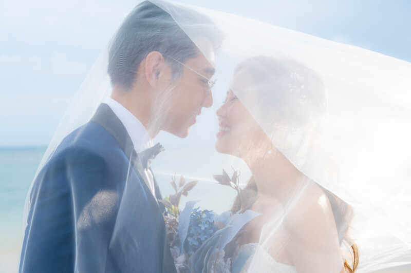 28【アルバム付き2ロケーションフォトプラン【ビーチ+1ロケーション】200カット&基本セット込みドレス&プロヘアメイク付おとく