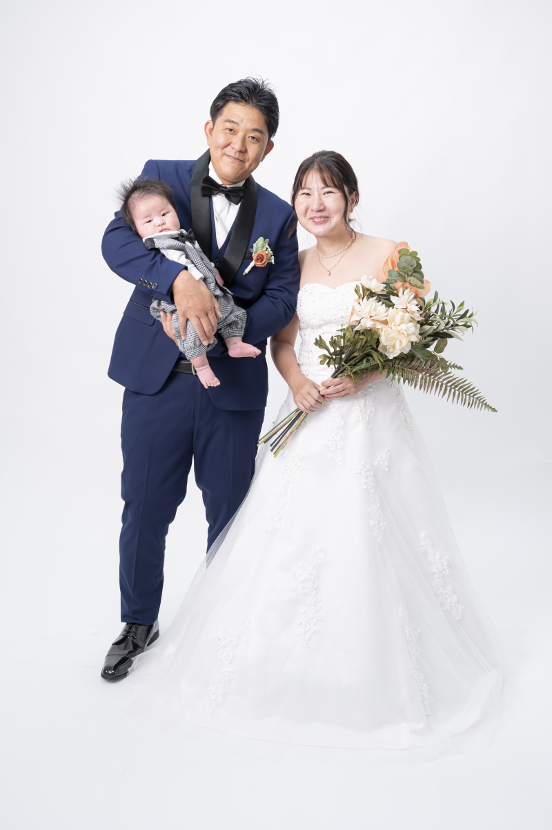 15【スタジオ撮影+ビーチフォト】外人住宅を改装したスタジオ撮影150カットプラン&基本セット込みドレス&プロヘアメイク付プラン