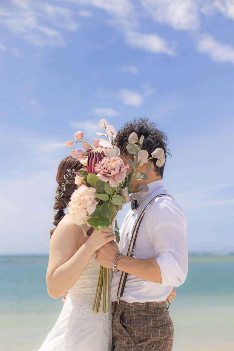 2(沖縄本島)【フォト+動画撮影、120カット納品、基本セット込み,ドレス&プロヘアメイク付土日祝追加料金不要でいつでも同じ料金