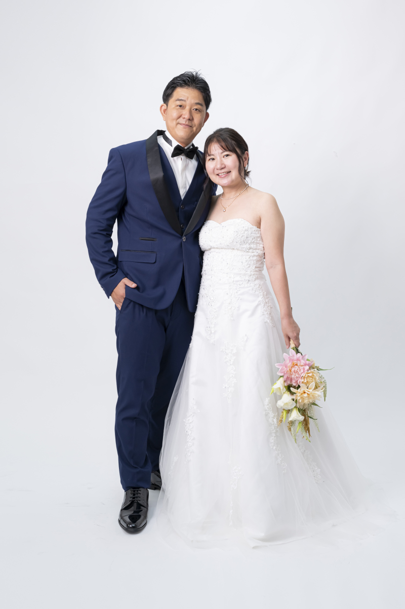 15【スタジオ撮影+ビーチフォト】外人住宅を改装したスタジオ撮影150カットプラン&基本セット込みドレス&プロヘアメイク付プラン