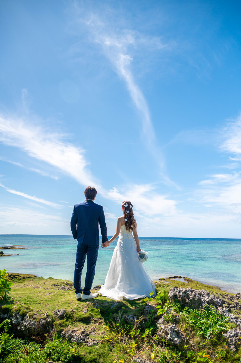 9(読谷村満喫)【動画プラン】【3箇所撮影】【サンセット】読谷村満喫プランロケ地3箇所&ドレス&プロヘアメイク付【オトクで安心】