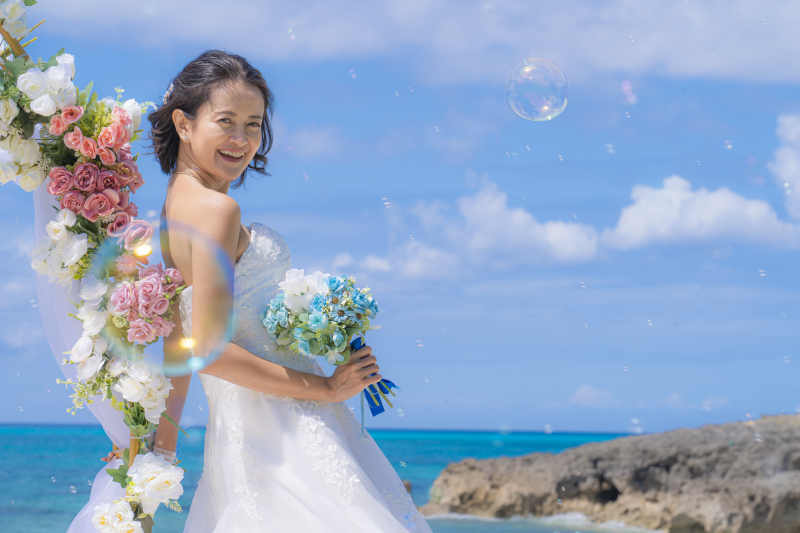 30【お二人だけのビーチ挙式プラン】【挙式+ビーチフォト】150カット納品 基本セット込み,ドレス&プロヘアメイク付【ビーチ挙式