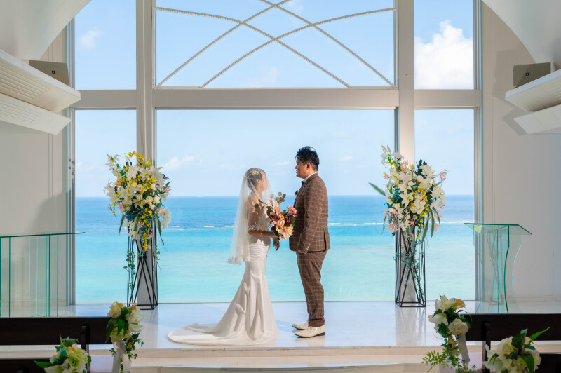 12【チャペル撮影】ビーチが見えるチャペル撮影50カットプラン&基本セット込みドレス&プロヘアメイク付【土日祝の追加料金不要!】