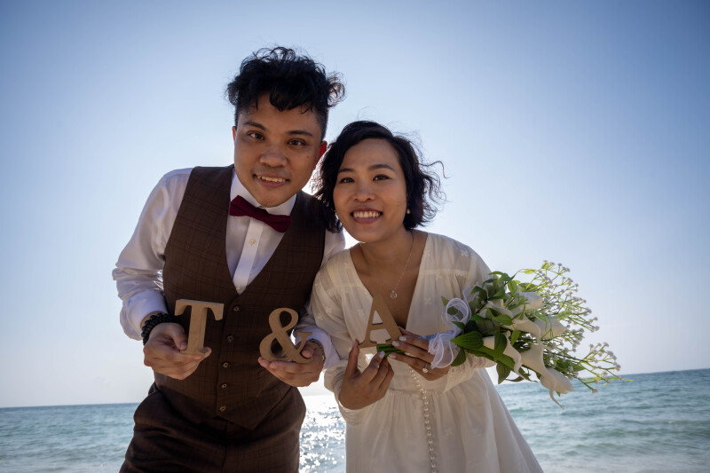 4(沖縄本島)2ロケーションフォトプラン【ビーチ+1ロケーション】150カット&基本セット込みドレス&プロヘアメイク付安心プラン