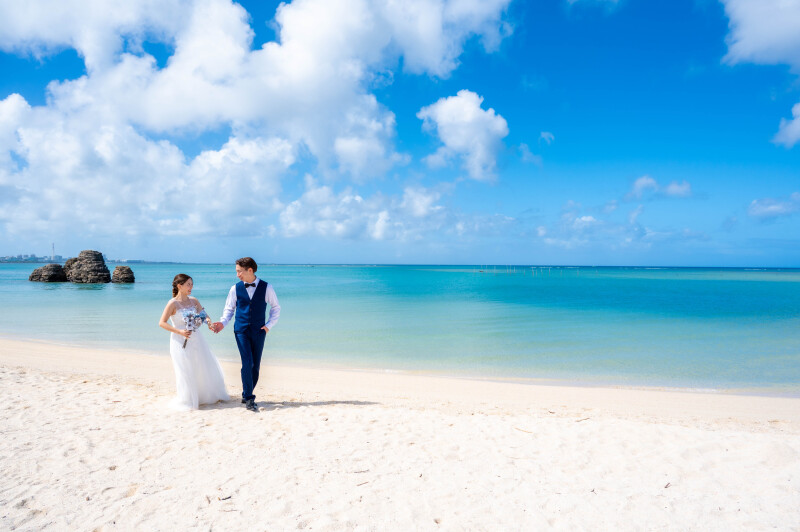 29【アルバム付き2ロケーションプランビーチフォト+ドローン撮影、】200カット納品、基本セット込み,ドレス&プロヘアメイク付!